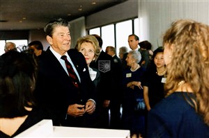 Image description is not available for 1992.218